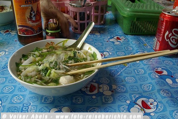 Nudelsuppe in Thailand © Volker Abels