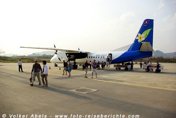 Foto-Reiseberichte stellt vor: Fernwehforum, Infos und Tipps aus erster Hand 1 Laos-Airlines © Volker Abels