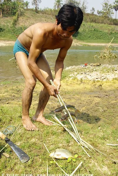 Fischer am Khan-Fluss in Luang Prabang - Laos © Volker Abels Fischer am Khan-Fluss in Luang Prabang - Laos © Volker Abels