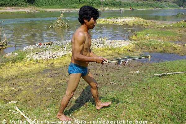 Fischer am Khan-Fluss bei Luang Prabang - Laos © Volker Abels Fischer am Khan-Fluss bei Luang Prabang - Laos © Volker Abels