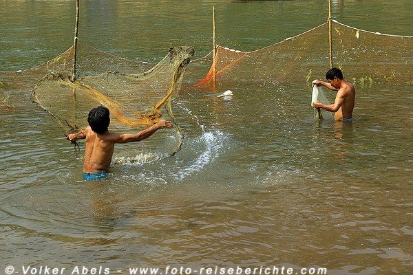 Fischer am Khan-Fluss bei Luang Prabang - Laos © Volker Abels