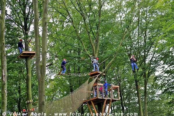 Klettern im Kletterpark Wetter - © Ploenphit Abels