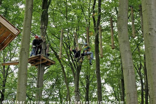 Klettern im Kletterpark Wetter - letzte Plattform - © Ploenphit Abels Klettern im Kletterpark Wetter - letzte Plattform - © Ploenphit Abels
