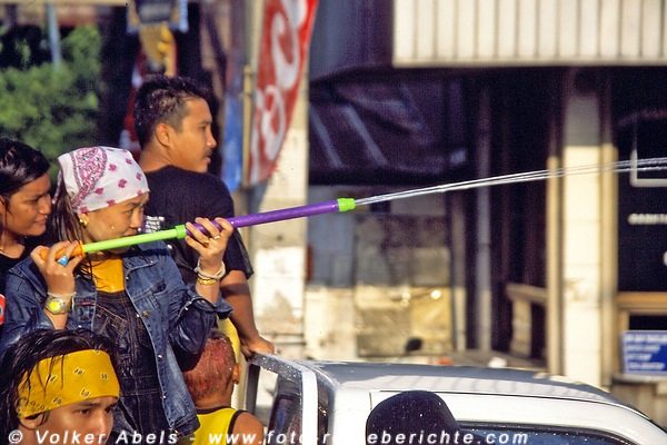 Zielen ist Alles - Songkran Fest in Chiang Mai - Thailand © Volker Abels Zielen ist Alles - Songkran Fest in Chiang Mai - Thailand © Volker Abels