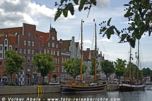 Hansestadt Lübeck - Blick von der Trave auf die Altstadt © Volker Abels