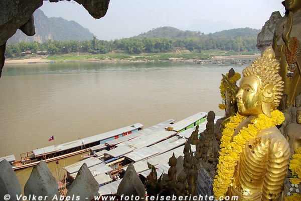 Blick auf den Mekong, aus den Pak Ou Höhlen bei Luang Prabang in Laos © Volker Abels
