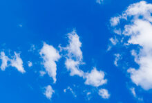 Über den Wolken - Blähungen im Flugzeug sind sehr unangenehm.