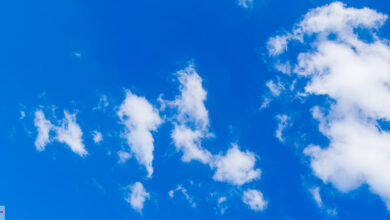 Hilfe gegen Blähungen im Flugzeug – Was kann man tun um Darmgase bei Flügen zu verhindern? 2 Über den Wolken - Blähungen im Flugzeug sind sehr unangenehm.