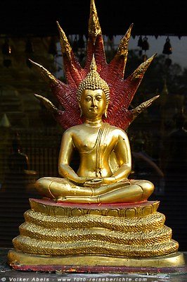 Buddha-Statue im Wat Phrathat Doi Suthep - Chiang Mai © Volker Abels Buddha-Statue im Wat Phrathat Doi Suthep - Chiang Mai © Volker Abels