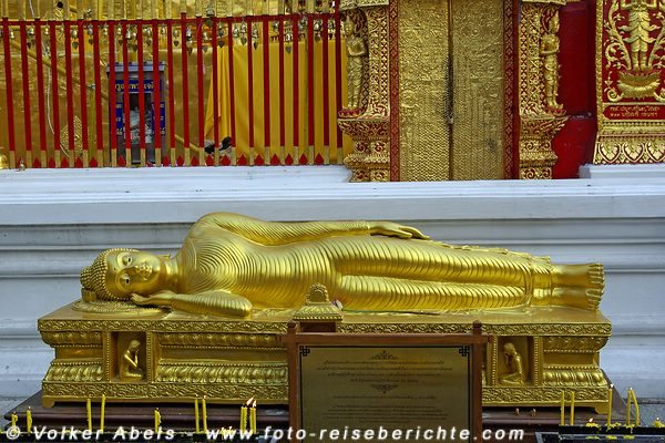 Schlafender Buddha im Wat Phrathat Doi Suthep - Chiang Mai © Volker Abels Schlafender Buddha im Wat Phrathat Doi Suthep - Chiang Mai © Volker Abels