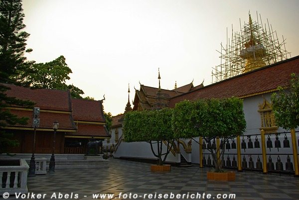 Abendstille im Wat Phrathat Doi Suthep - Chiang Mai © Volker Abels Abendstille im Wat Phrathat Doi Suthep - Chiang Mai © Volker Abels