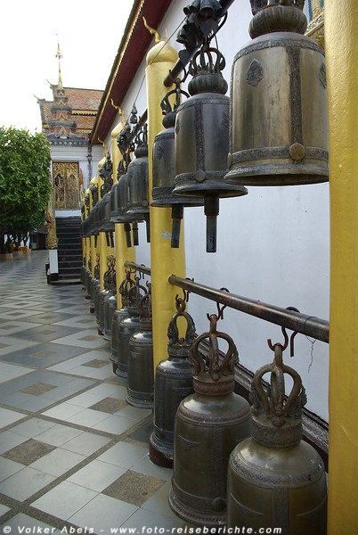 Glocken im Wat Phrathat Doi Suthep - Chiang Mai © Volker Abels Glocken im Wat Phrathat Doi Suthep - Chiang Mai © Volker Abels