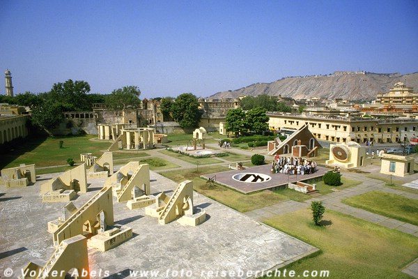 Das Observatorium Jantar Mantar in Jaipur - Rajasthan © Volker Abels