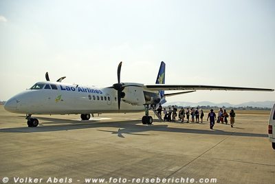 Flugzeug in Laos © Volker Abels