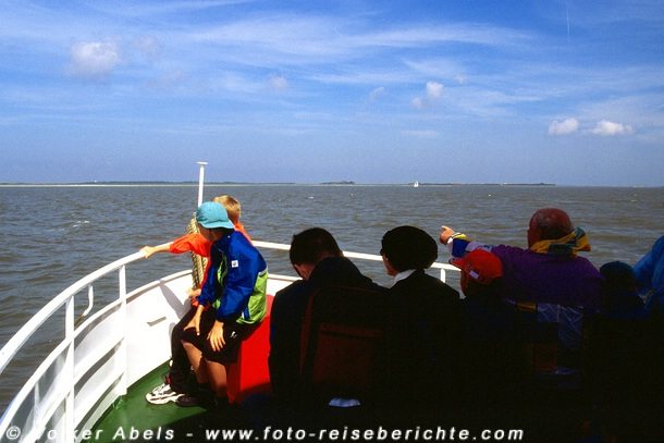 Auf der Nordsee, die Seehundbänke in Sicht © Volker Abels Auf der Nordsee, die Seehundbänke in Sicht © Volker Abels