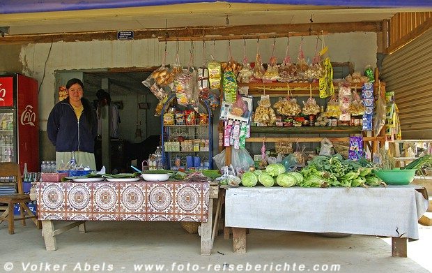 Foto der Woche - kleiner Laden in einem Dorf bei Luang Prabang in Laos 5 Laden in einem Dorf bei Luang Prabang in Laos © Volker Abels
