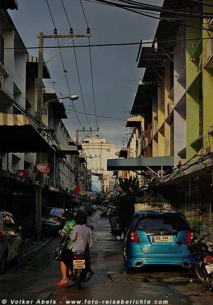 Foto der Woche - Seitenstraße in Bangkok 4 Seitenstraße in Bangkok © Volker Abels, www.foto-reiseberichte.com