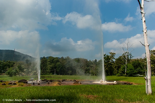 Die heißen Quellen von San Kampaeng 6 Heißen Quellen von San Kamphaeng, Wasserfontänen der Geysire - © Volker Abels - www.foto-reiseberichte.com