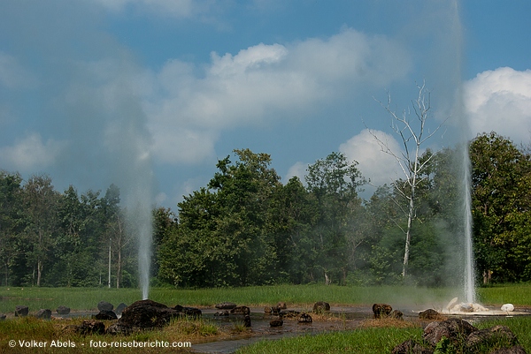 Die heißen Quellen von San Kampaeng 2 Heißen Quellen von San Kamphaeng, Wasserfontänen der Geysire - © Volker Abels - www.foto-reiseberichte.com