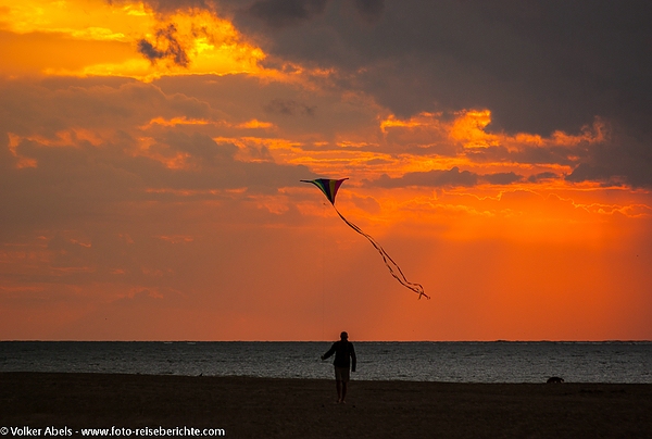 Sonnenuntergang in Holland © Volker Abels - www. foto-reiseberichte.com