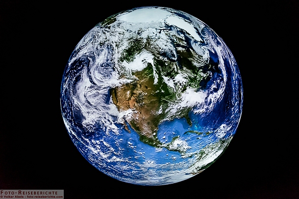 Animierte Weltkugel in der Austellung - Wunder der Natur