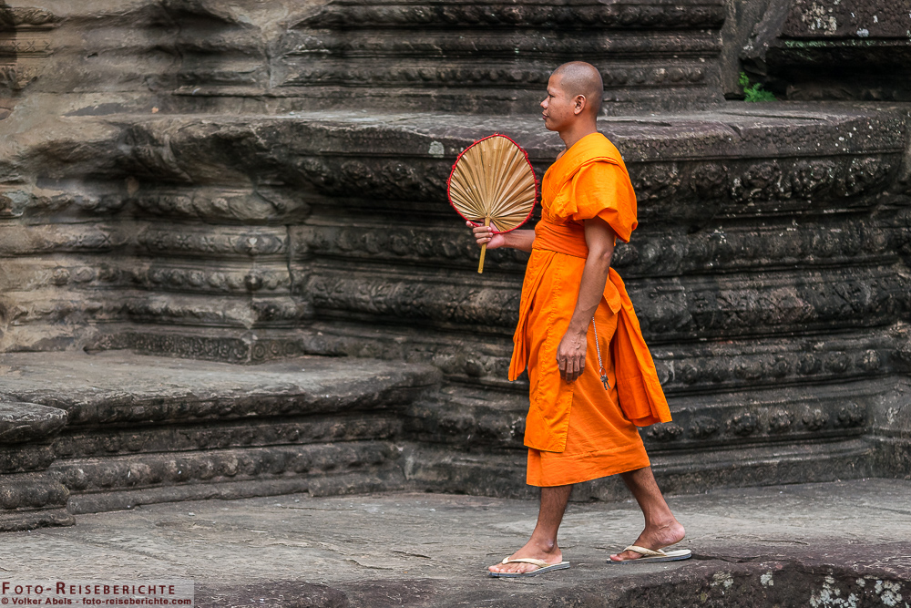 Mönch in Angkor Wat 5 Mönch i Angkor Wat - Kambodscha - foto-reiseberichte.com