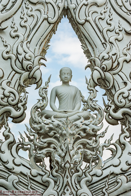 Wat Rong Khun, Detailansicht-Buddha. Weißer Tempel von Chiang Rai - Thailand © Volker Abels - www.foto-reiseberichte.com