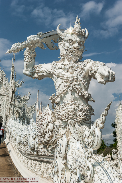 Wächter WeißerTempel Chiang Rai-Thailand © Volker Abels - www.foto-reiseberichte.com