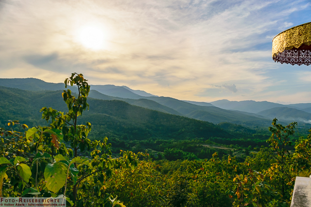 Wat Mok Khan Lan und der Suttichit Buddha Park in Nordthailand 32 Blick in die Landschaft - Wat Mok Khan Lan Suttichit Buddha Park © Volker Abels - www.foto-reiseberichte.com
