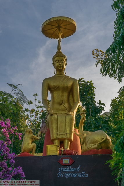 Wat Mok Khan Lan und der Suttichit Buddha Park in Nordthailand 20 Buddha Statue im Suttichit Buddha Park © Volker Abels - www.foto-reiseberichte.com
