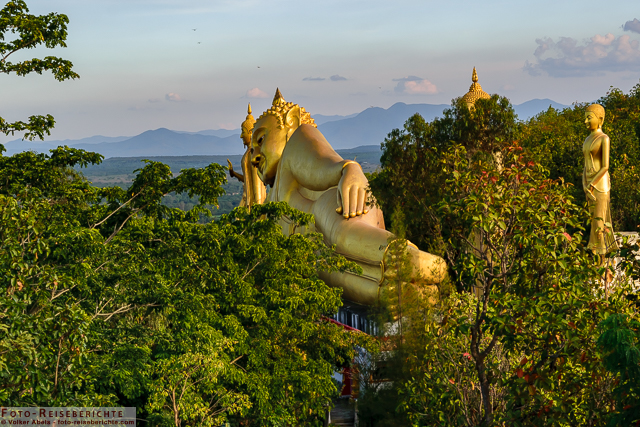 Wat Mok Khan Lan und der Suttichit Buddha Park in Nordthailand 30 Liegender Buddha - Wat Mok Khan Lan - Suttichit Buddha Park © Volker Abels - www.foto-reiseberichte.com