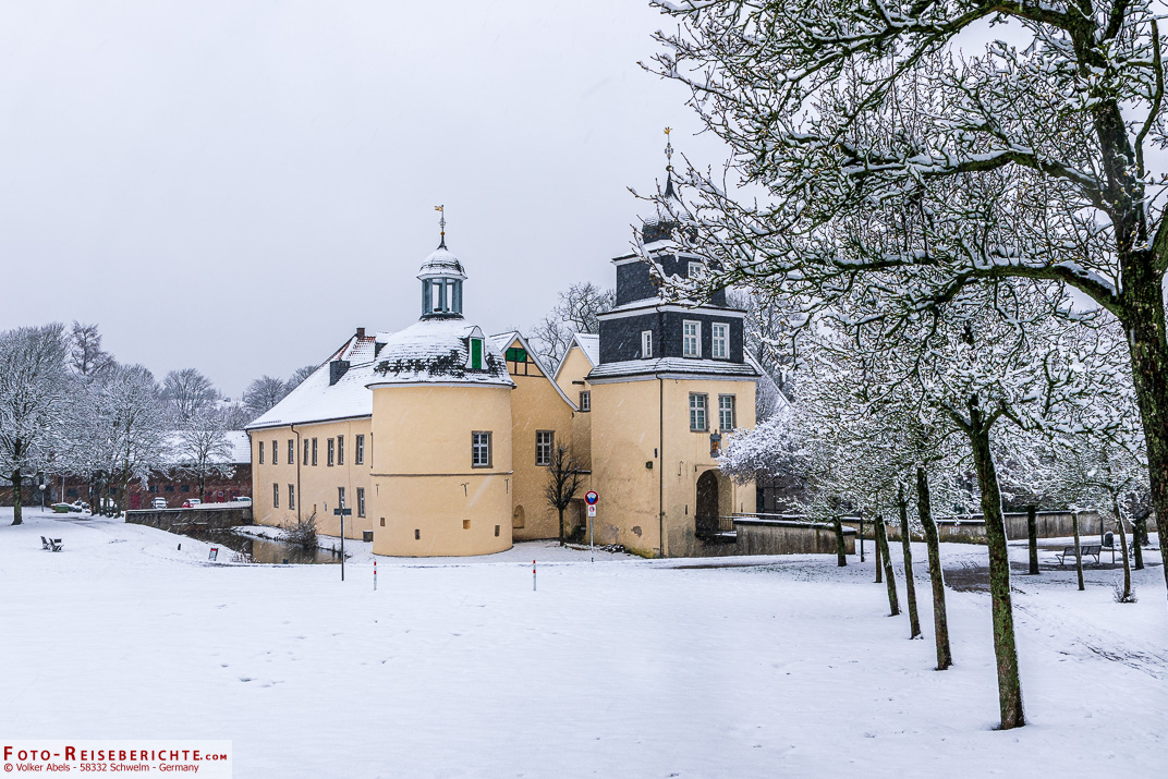 Schloß Martfeld im Schnee 2 Schloss Martfeld in Schwelm, liegt im Schnee.