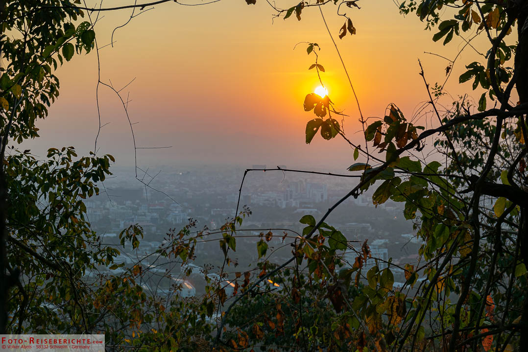 Monks Trail Chiang Mai - Zu Fuß zum Wat Phra That Doi Suthep Sonnenaufgang auf dem Monks Trail Chiang Mai
