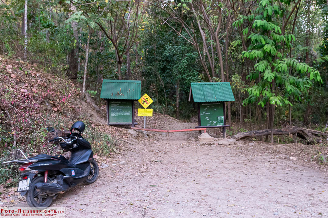 Hier beginnt der Pfad zum Wat Pratat Doi Suthep Startpunkt des Monks Trails