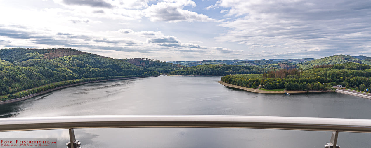 Der Skywalk am Biggesee, auch Biggeblick genannt, ist ein attraktiver Aussichtspunkt bei Attenorn im Sauerland.
